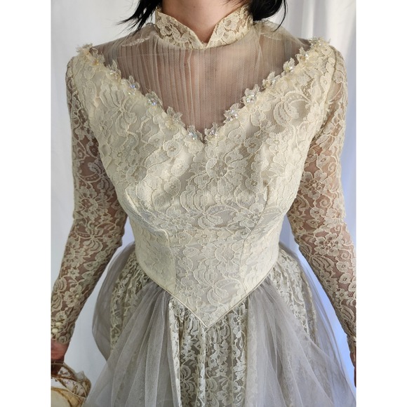 60s‎ Taupe Lace Wedding Dress - Picture 9 of 10